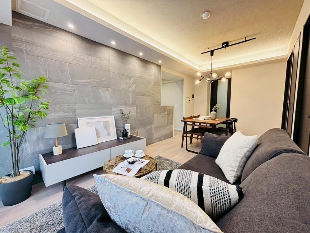 2LDK apartment in Meguro Ward, Tokyo - Photo 1