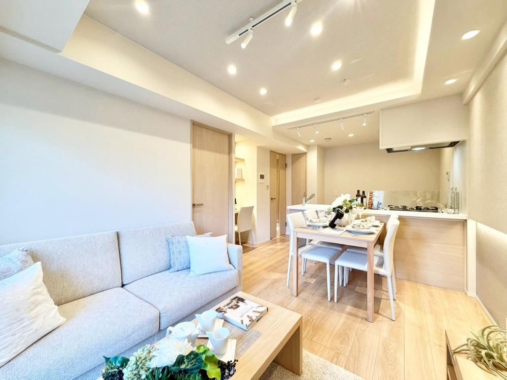 2LDK+S apartment in Shinjuku Ward, Tokyo - Photo 1