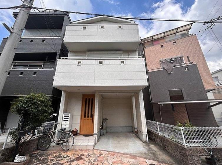 3LDK house in Toyonaka, Osaka - Photo 1