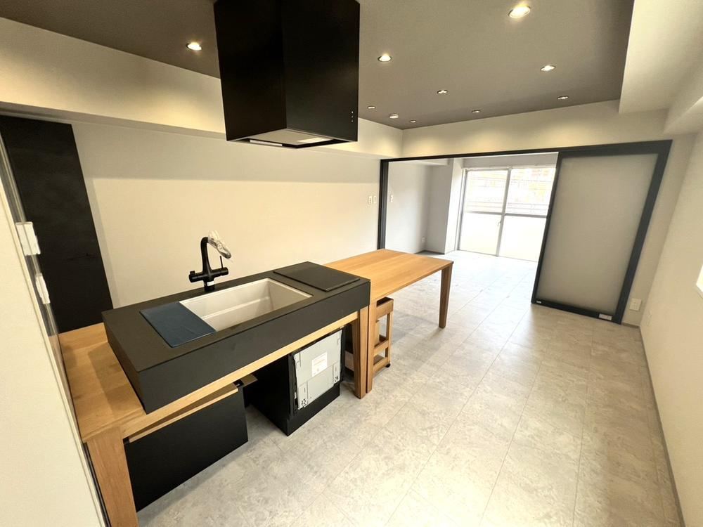 2LDK apartment in Meguro Ward, Tokyo - Photo 1