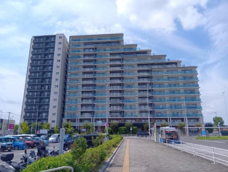 3LDK apartment in Yoshikawa, Saitama - Photo 1