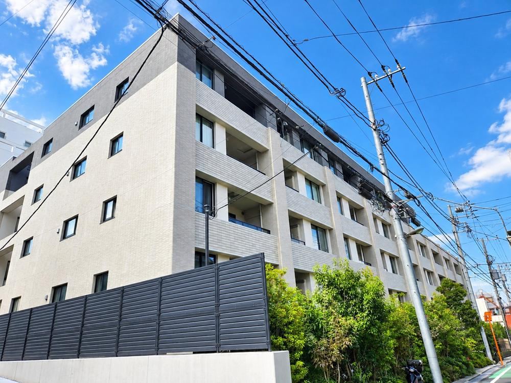 3LDK apartment in Shinjuku Ward, Tokyo - Photo 1