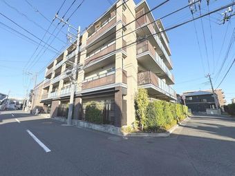 3LDK apartment in Ichikawa