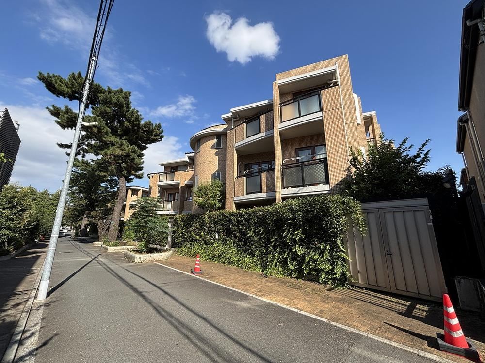 2LDK apartment in Musashino, Tokyo - Photo 1