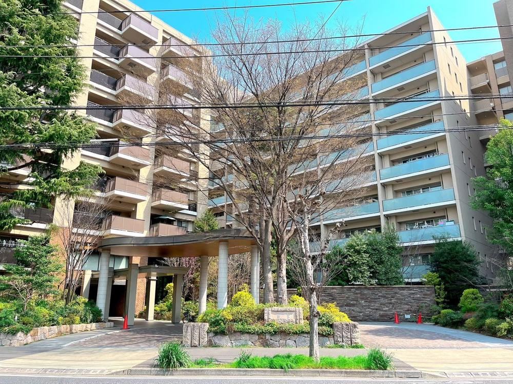 3LDK+2S apartment in Komae, Tokyo - Photo 1