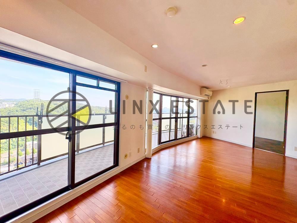 2LDK apartment in Tarumi Ward, Kobe, Hyogo - Photo 1