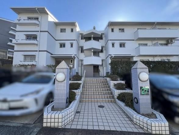 4LDK apartment in Tarumi Ward, Kobe, Hyogo - Photo 1