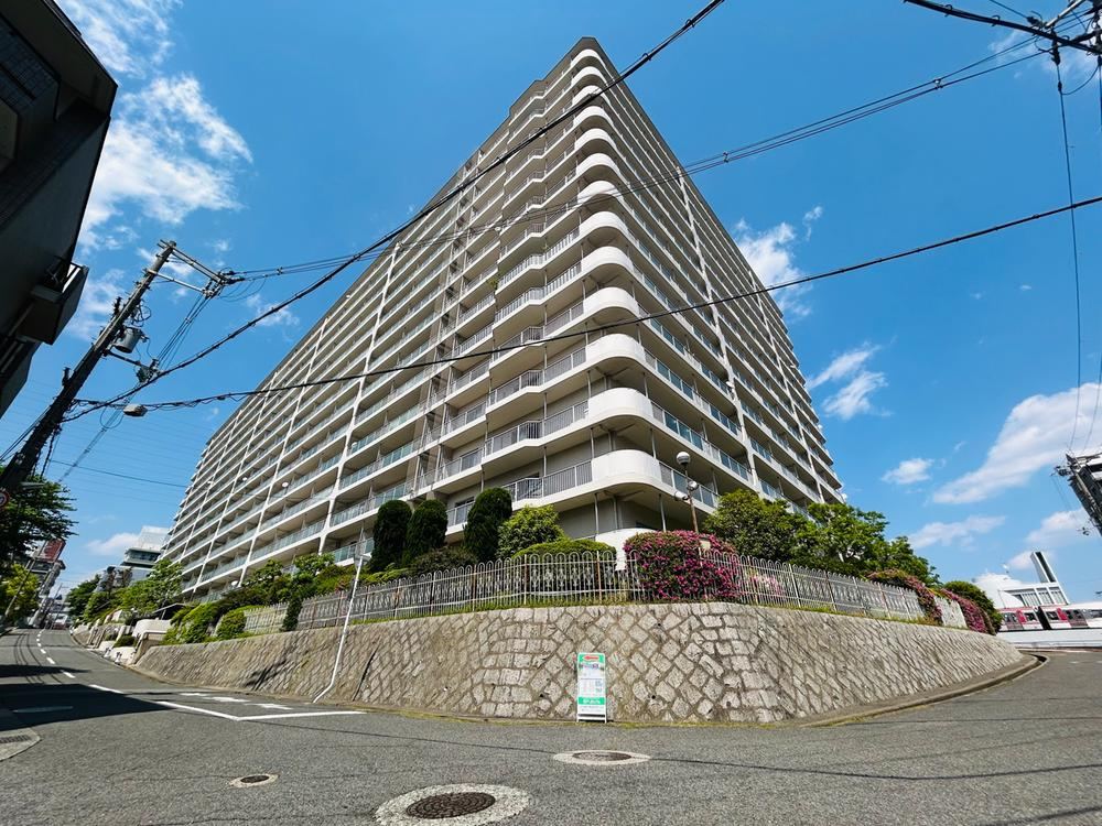 3LDK apartment in Toyonaka, Osaka - Photo 1