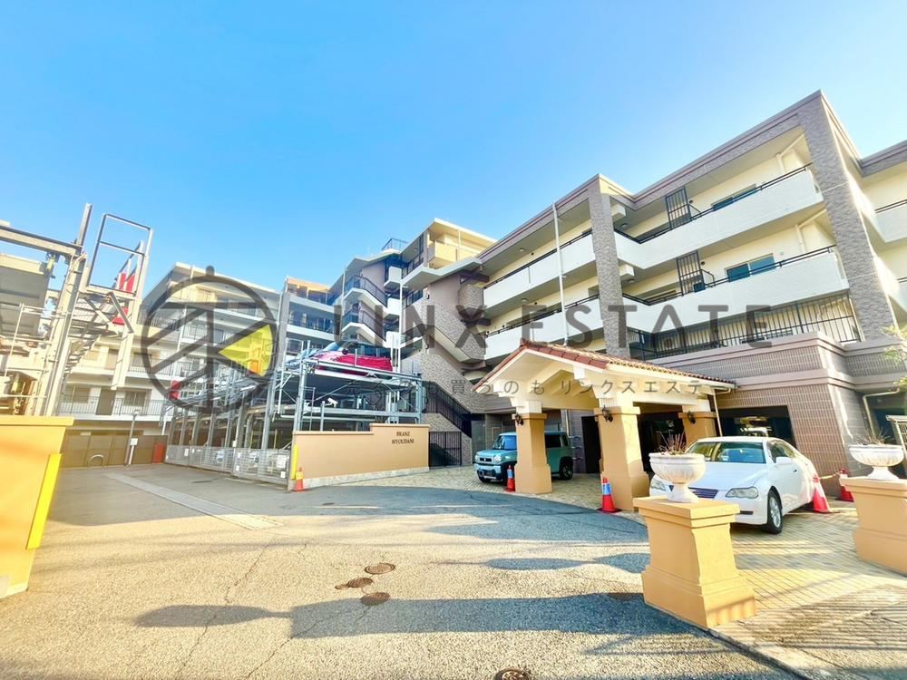 3LDK apartment in Tarumi Ward, Kobe, Hyogo - Photo 1