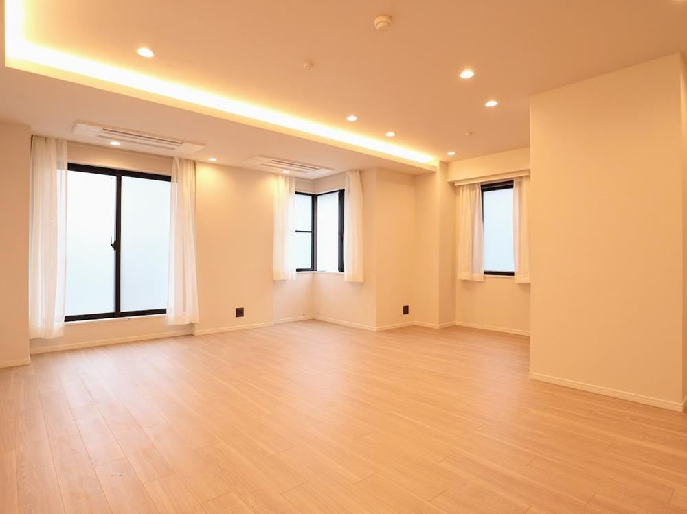 2LDK apartment in Bunkyo Ward, Tokyo - Photo 1