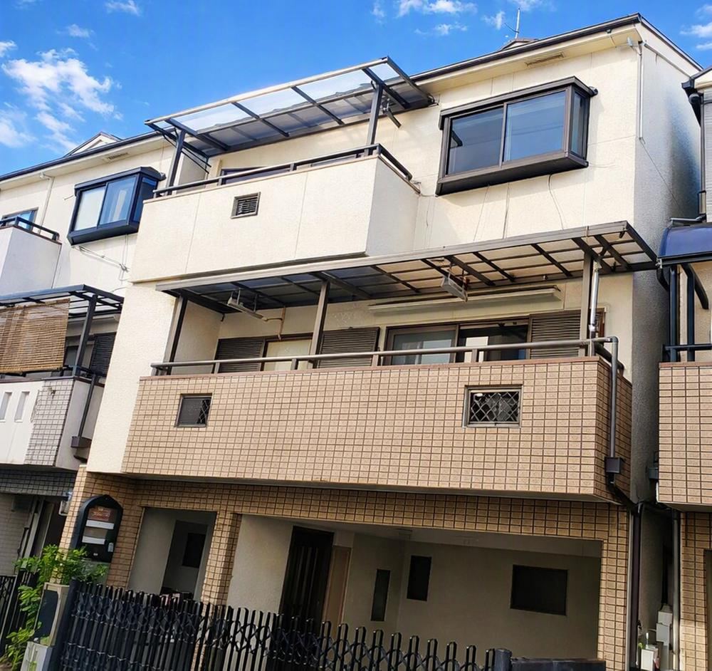 4LDK house in Settsu, Osaka - Photo 1