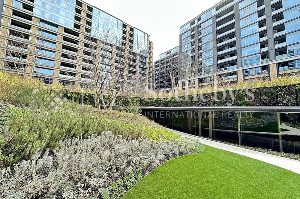 2LDK apartment in Minato Ward, Tokyo - Photo 1