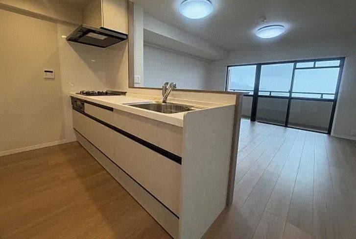 4LDK apartment in Tarumi Ward, Kobe, Hyogo - Photo 1