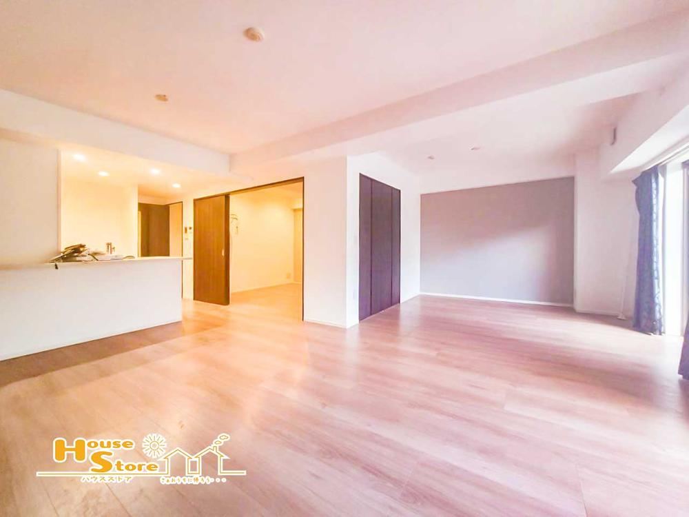 4LDK apartment in Yoshikawa, Saitama - Photo 1
