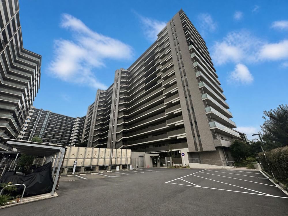 3LDK apartment in Nagareyama, Chiba - Photo 1