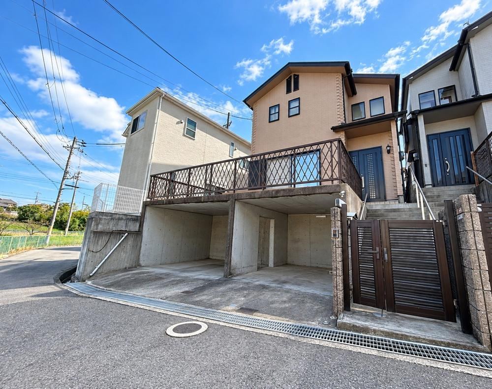 4LDK house in Hirakata, Osaka - Photo 1