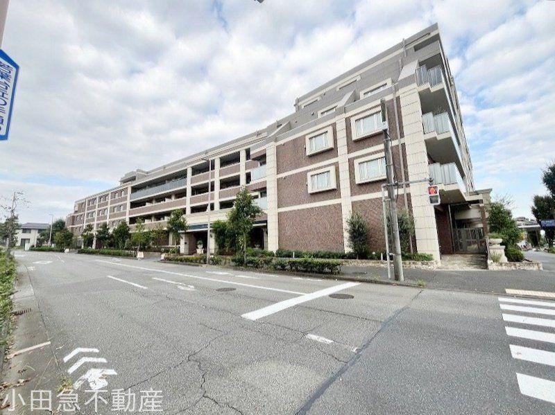 2LDK apartment in Inagi, Tokyo - Photo 1