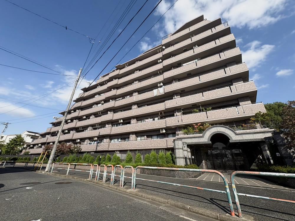 2LDK+S apartment in Adachi Ward, Tokyo - Photo 1