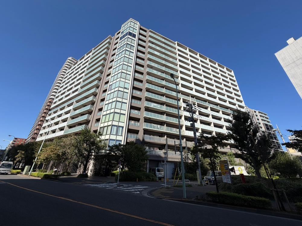 3LDK apartment in Fuchu, Tokyo - Photo 1
