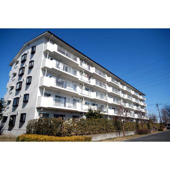 4LDK apartment in Kitakatsushika District