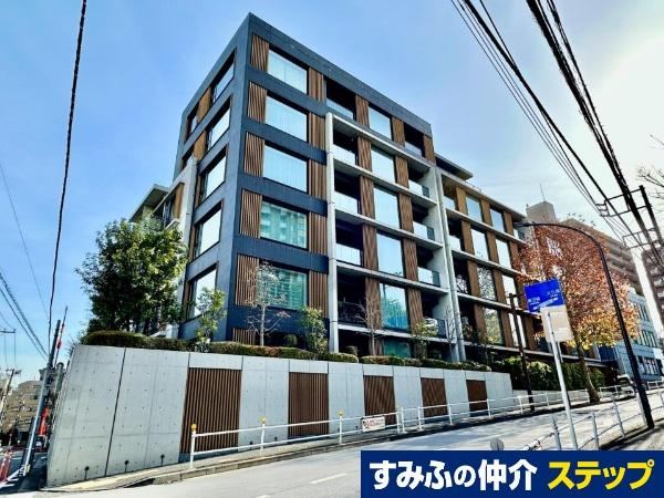 2LDK apartment in Shinjuku Ward, Tokyo - Photo 1
