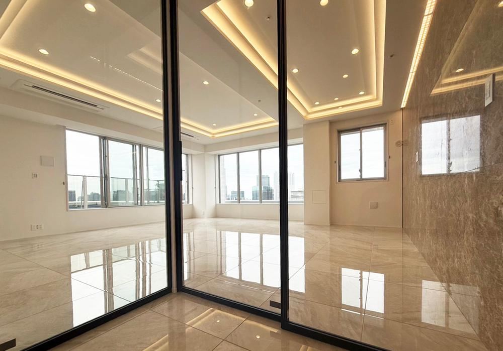 2LDK apartment in Kita Ward, Osaka - Photo 1