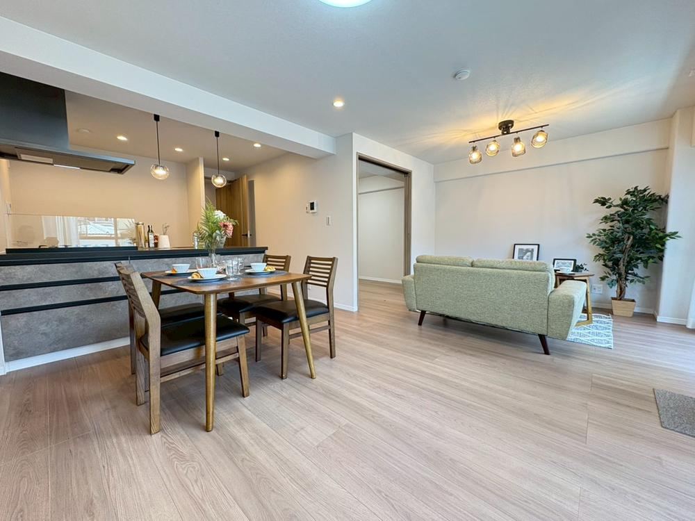 2LDK apartment in Toyonaka, Osaka - Photo 1