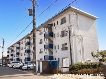 2LDK apartment in Aoba Ward, Yokohama