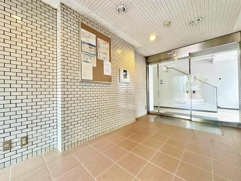 1LDK+S apartment in Bunkyo Ward, Tokyo - Photo 1
