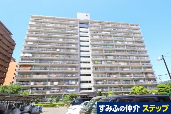 3LDK apartment in Higashiosaka, Osaka - Photo 1