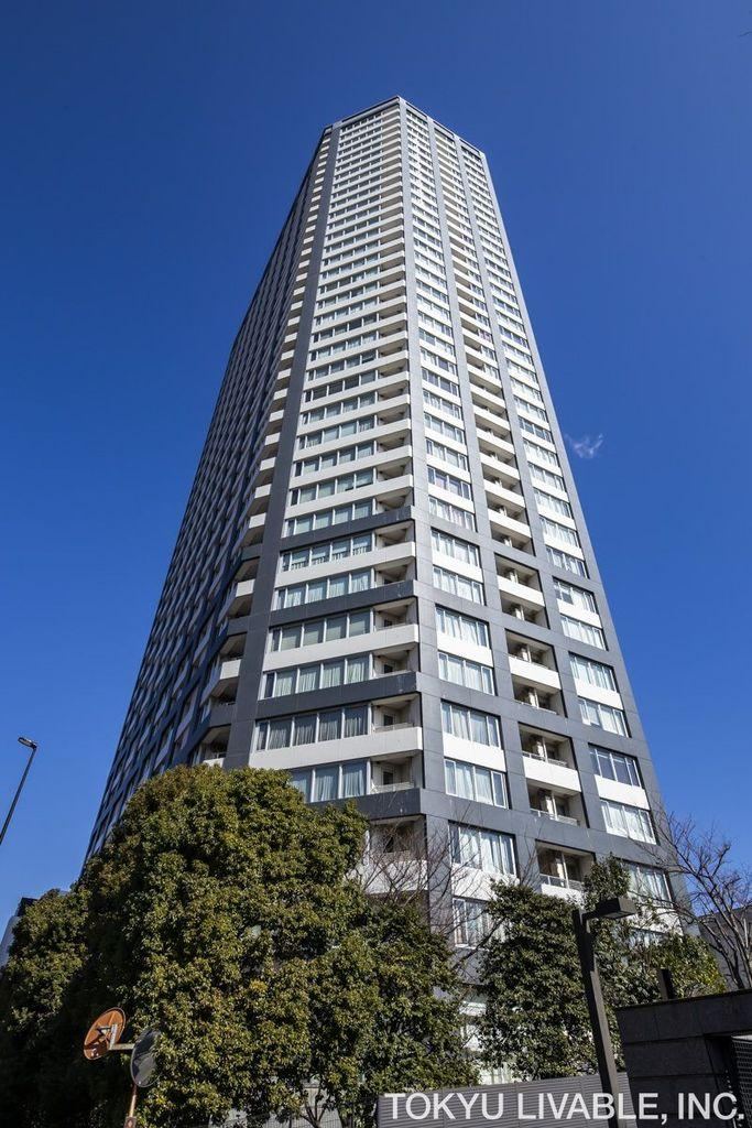 2LDK apartment in Shinjuku Ward, Tokyo - Photo 1