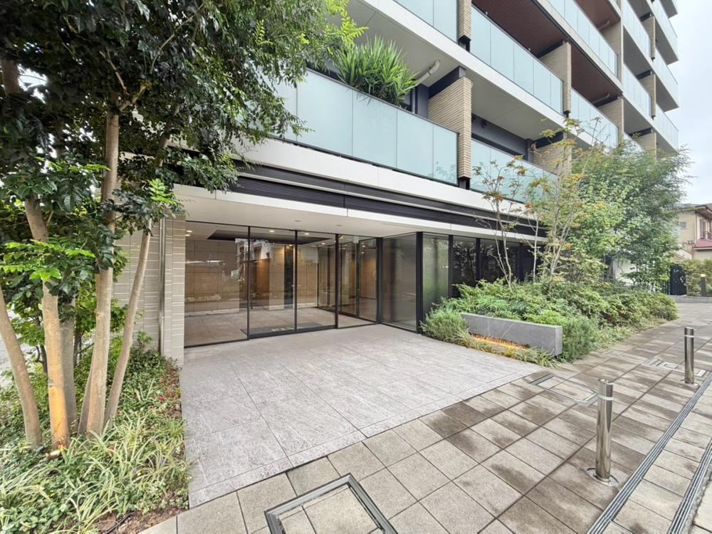 2DK apartment in Shinagawa Ward, Tokyo - Photo 1
