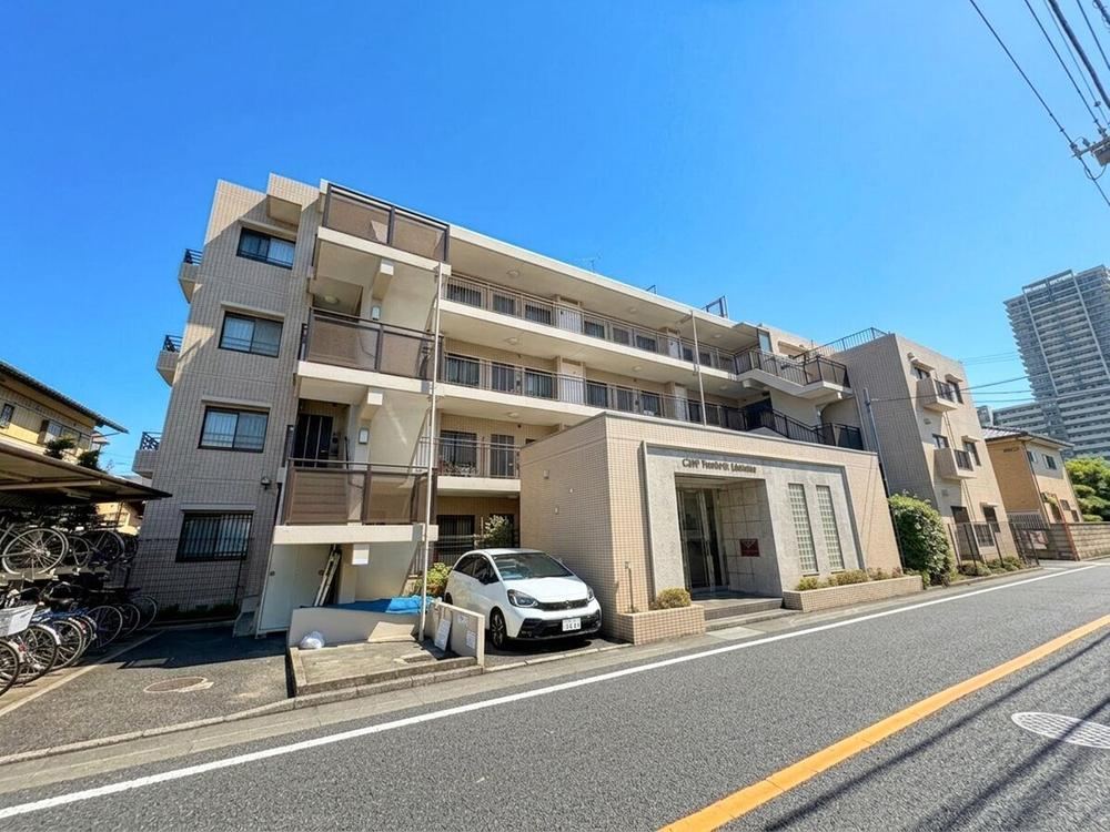 2LDK apartment in Inagi, Tokyo - Photo 1