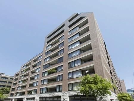 2LDK apartment in Minato Ward, Tokyo - Photo 1