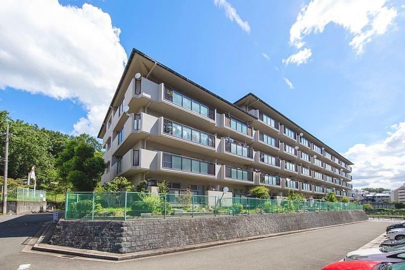 3LDK+S apartment in Takatsuki, Osaka - Photo 1