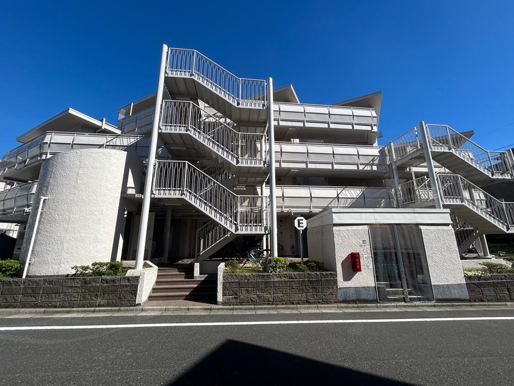 2LDK apartment in Itabashi Ward, Tokyo - Photo 1