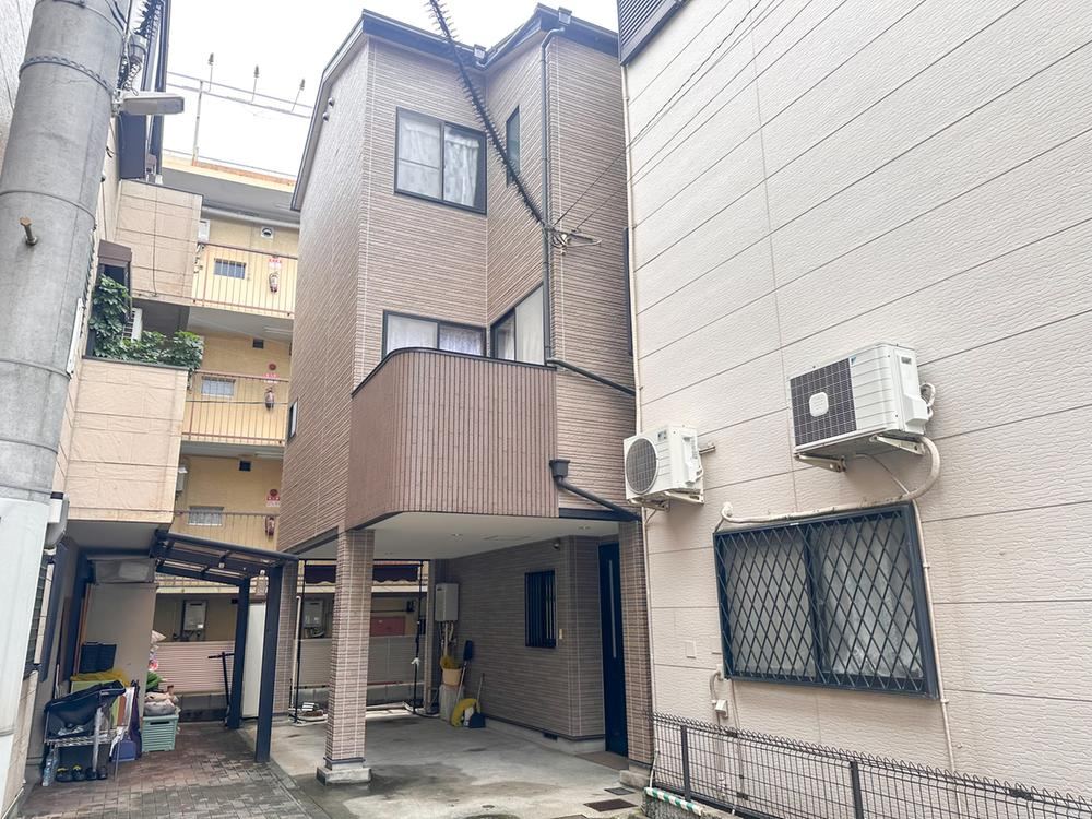 4LDK house in Higashiosaka, Osaka - Photo 1