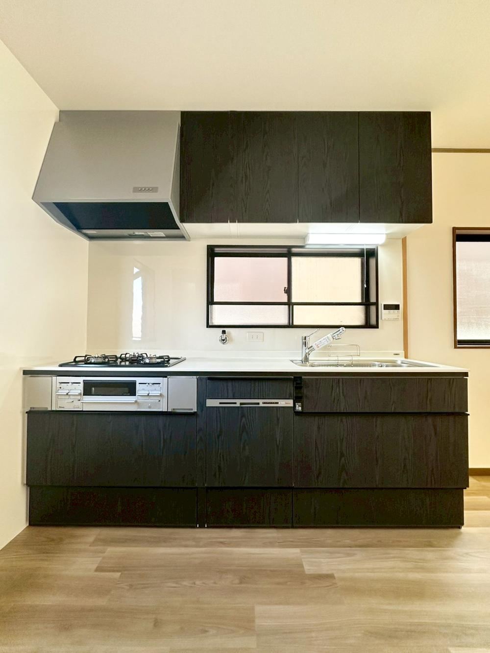 4LDK house in Higashiosaka, Osaka - Photo 1
