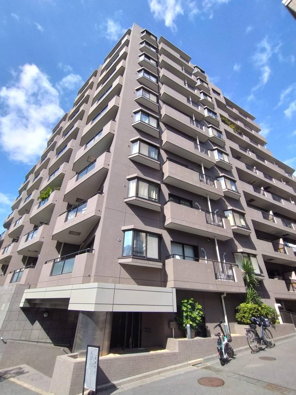2LDK+S apartment in Meguro Ward, Tokyo - Photo 1