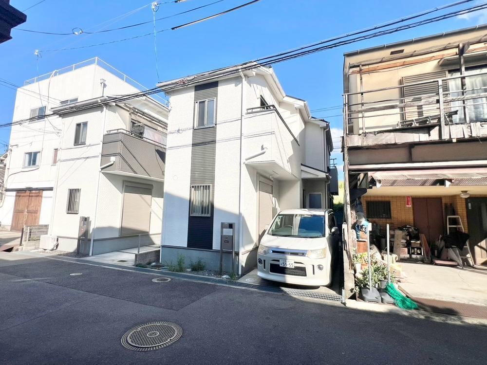 4LDK house in Hirakata, Osaka - Photo 1