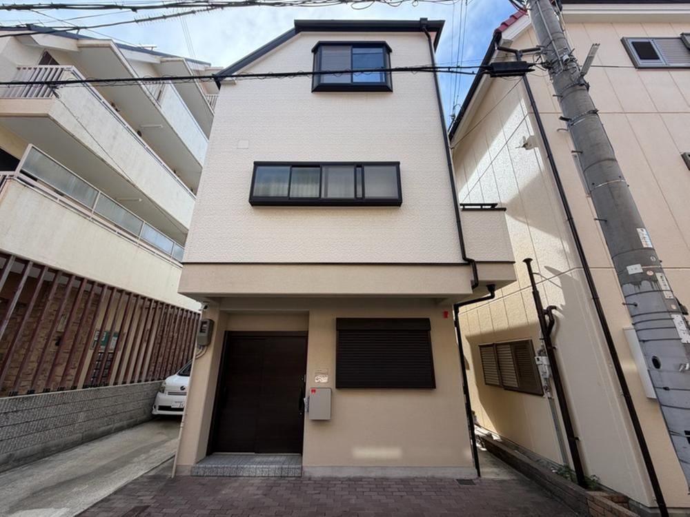 3DK house in Higashinada Ward, Kobe, Hyogo - Photo 1