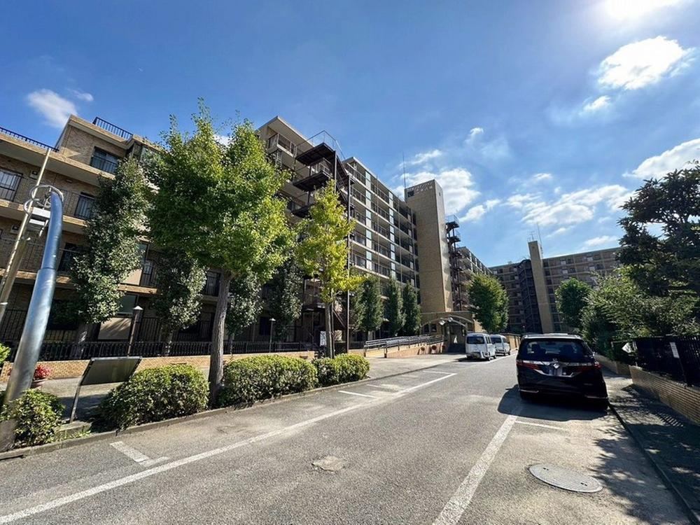 3LDK apartment in Ichikawa, Chiba - Photo 1