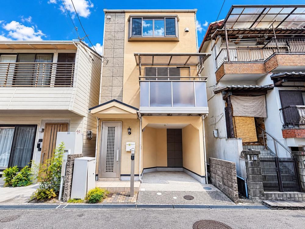 3LDK house in Hirakata, Osaka - Photo 1