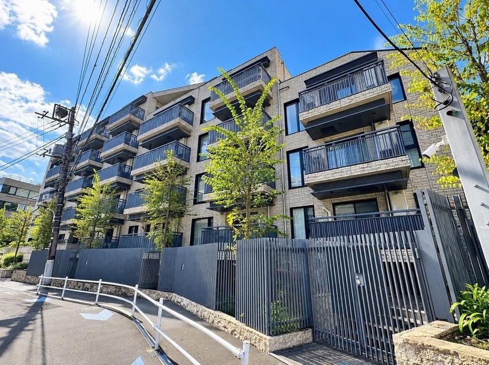 2LDK apartment in Shibuya Ward, Tokyo - Photo 1