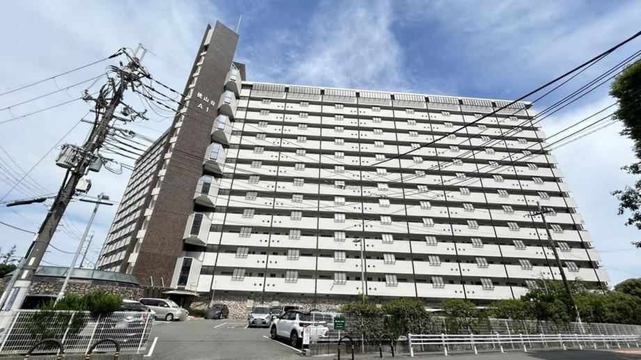 3LDK apartment in Suita, Osaka - Photo 1