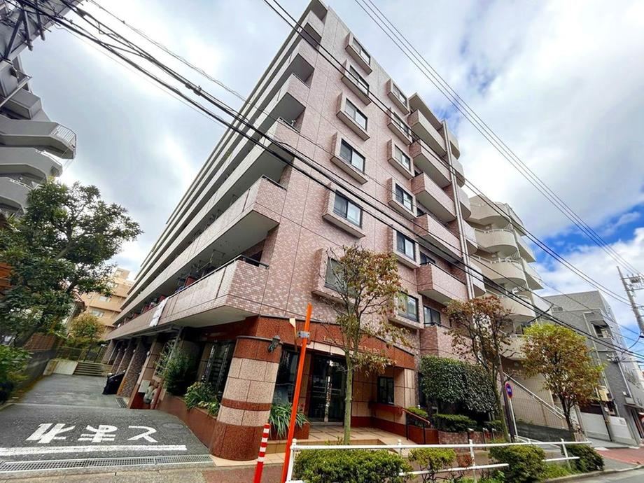 2LDK+S apartment in Itabashi Ward, Tokyo - Photo 1