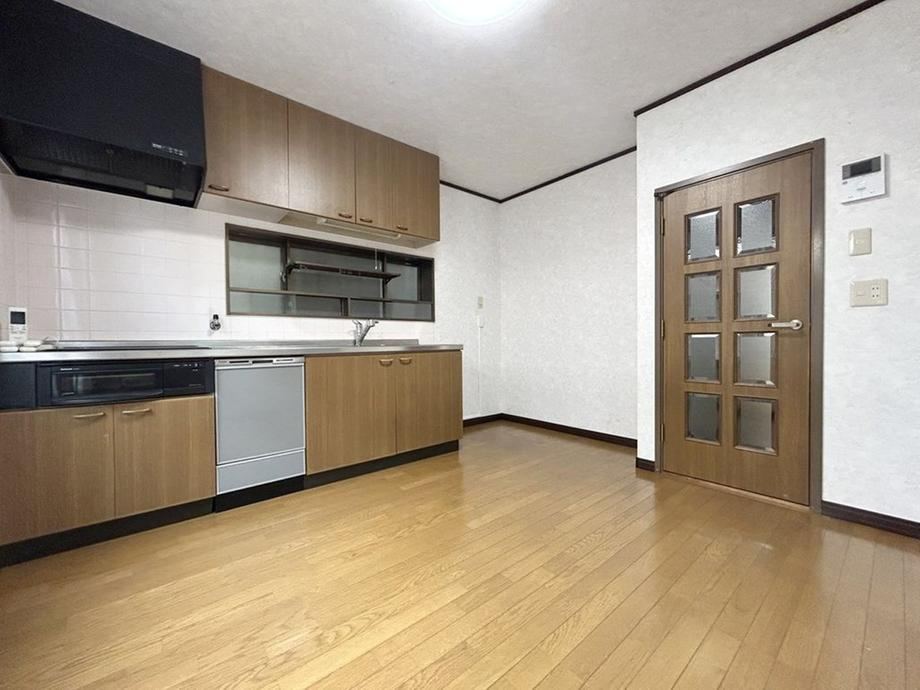 3DK house in Higashinada Ward, Kobe, Hyogo - Photo 1