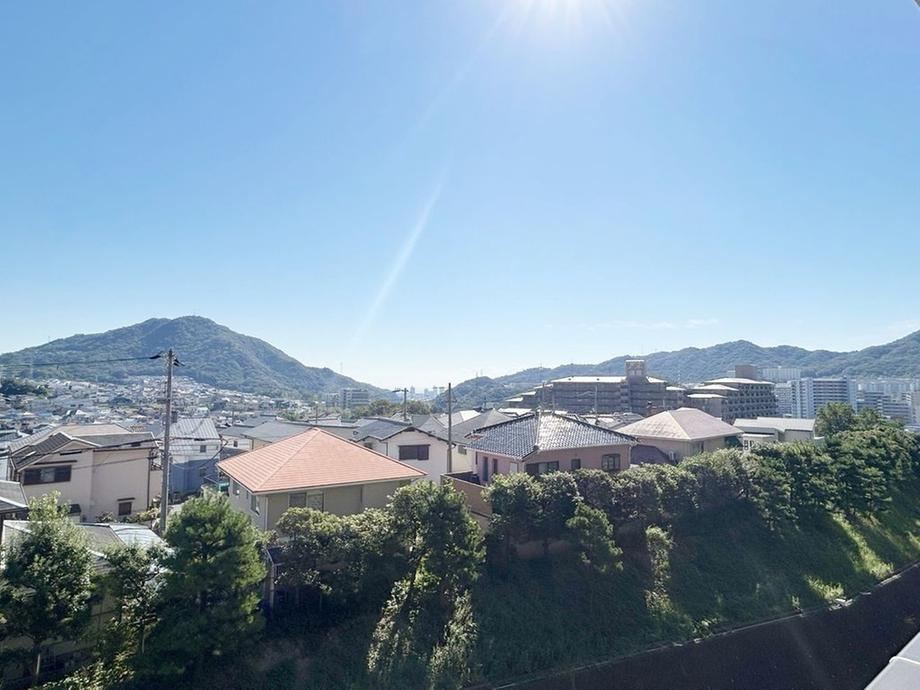 1LDK+S apartment in Suma Ward, Kobe, Hyogo - Photo 1