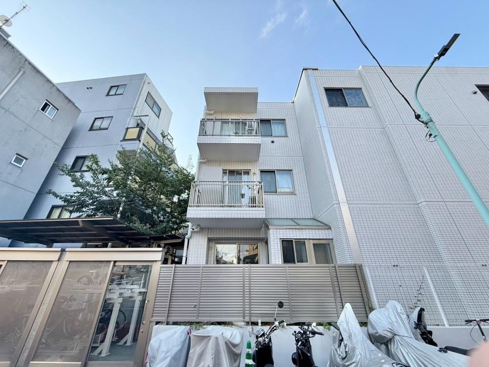 2LDK apartment in Shibuya Ward, Tokyo - Photo 1
