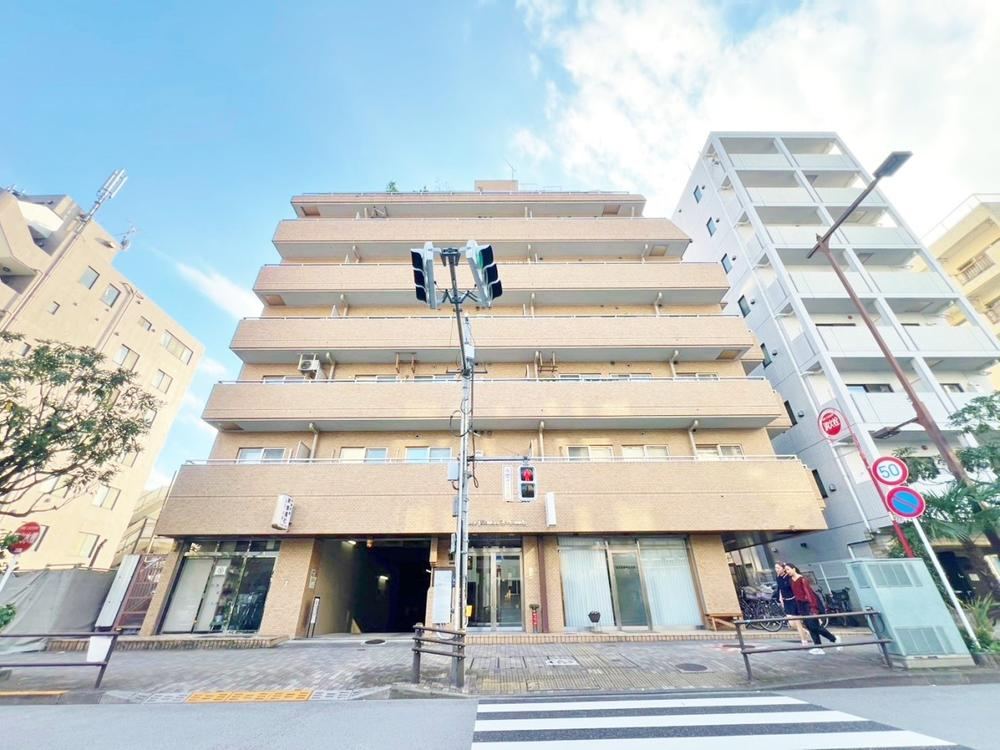 1LDK+S apartment in Shinjuku Ward, Tokyo - Photo 1